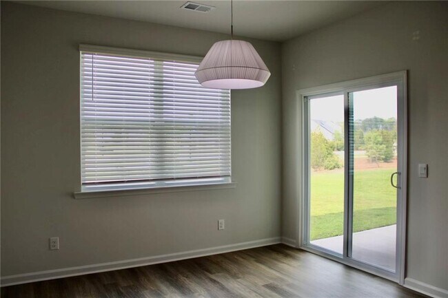 Foto del edificio - 102 Fremont Ln