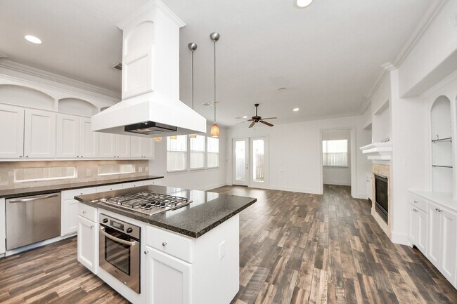 Foto del edificio - 4250 Drake St