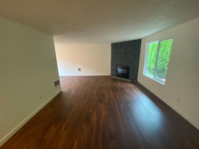 Building Photo - NKE1741