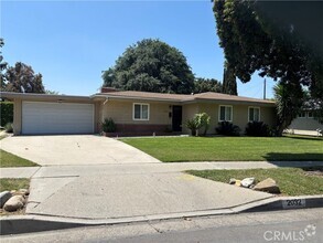 Building Photo - 2032 E Fern Dr