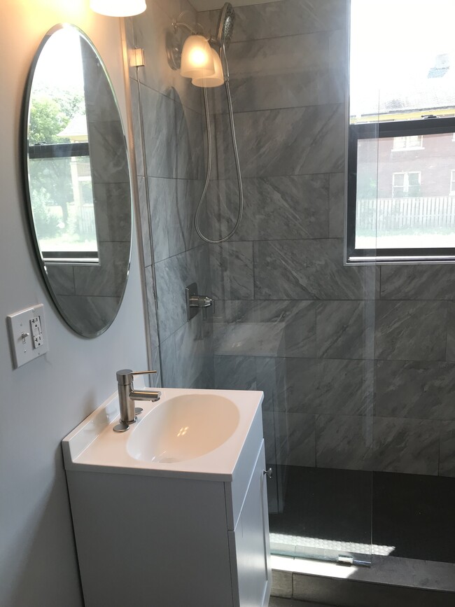 Full Shower Bathroom - 9706 Nardin Dr