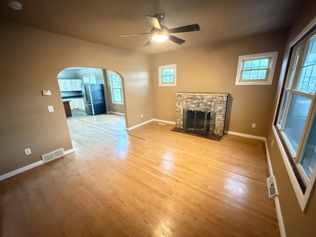Building Photo - 2057 Maple Ave