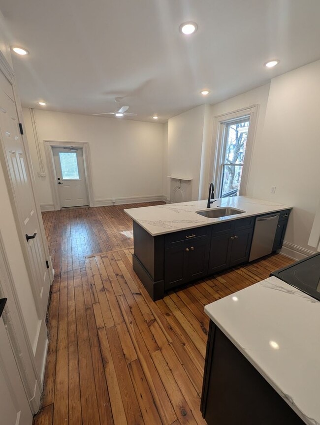Foto del edificio - Gorgeous New 1 Bed 1 Bath Apartment in Historic Covington