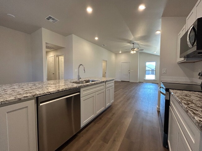 Building Photo - Brand New Burgamy Park Gem, Zoned for Memorial High School!