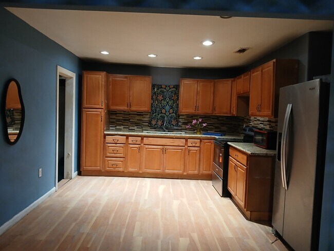 Foto del edificio - 630 E 6th St