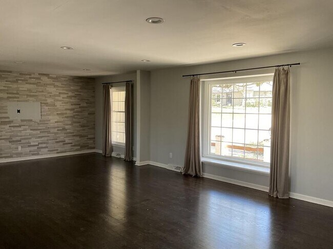 Foto del edificio - 10416 Mohawk Ln