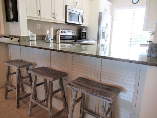 Foto del edificio - FURNISHED 2/2 GOLF COURSE  6 MONTH RENTAL APR. 29 - OCT. 31, 2026