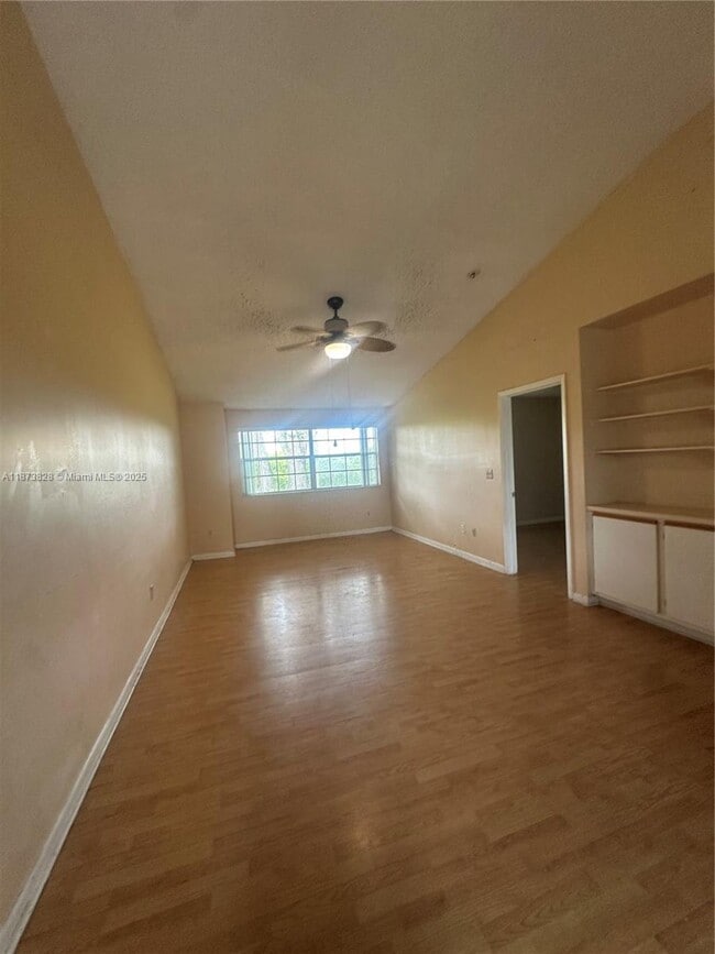 Foto del edificio - 18318 NW 68th Ave