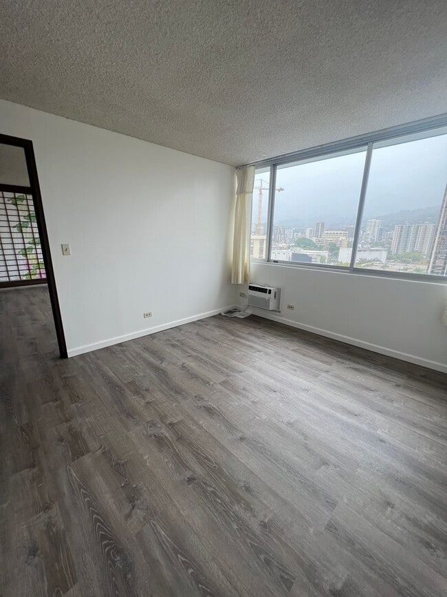 Building Photo - 1560 Kanunu St