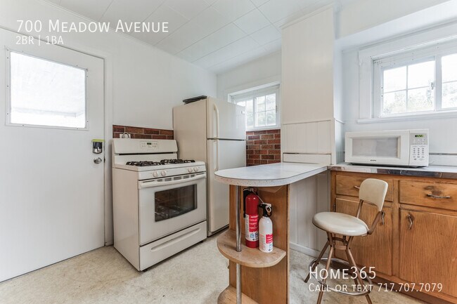 Building Photo - Precious 2 bed 1 bath AVAILALE NOW!!