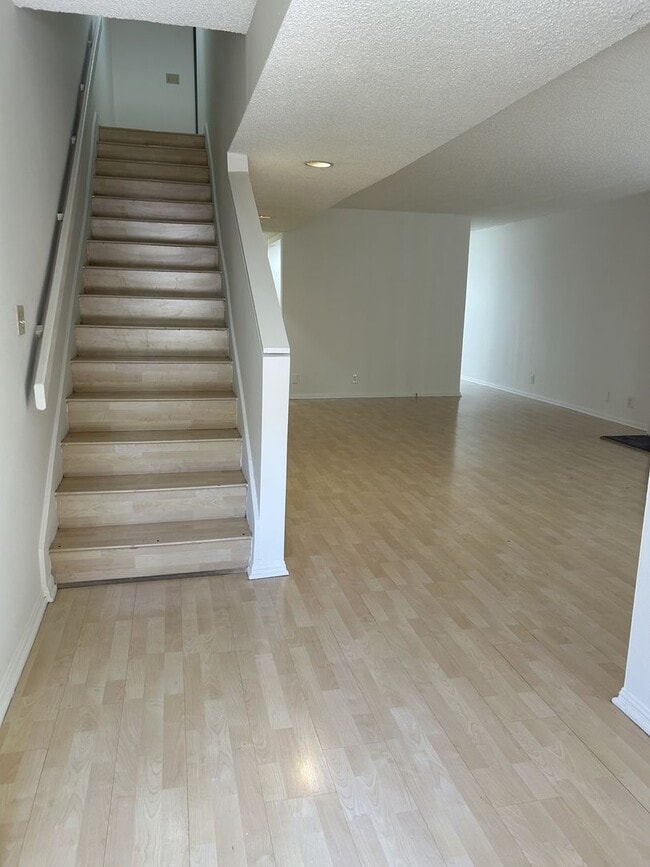 Building Photo - Cozy 3 bedroom Condo in the most desired neighborhood at City of Alhambra