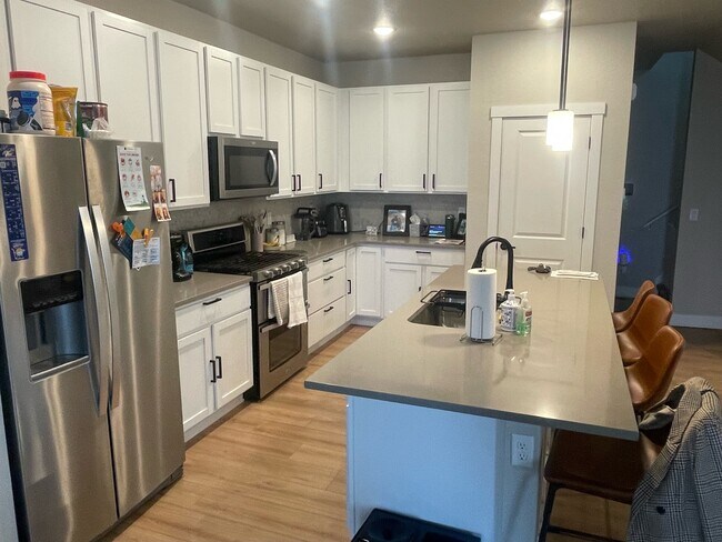 Building Photo - 6025 Denys Dr.