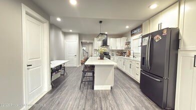 Building Photo - 721 N Lincoln Ave