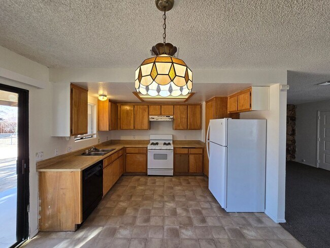 Building Photo - Coming Soon!!! 2 bedroom 1 bath