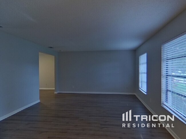 Foto del edificio - 2666 Luce Dr W