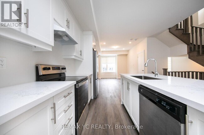 Building Photo - 140 Rattenbury Rd