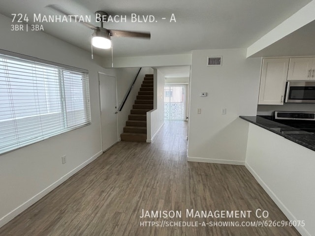 Building Photo - 724 Manhattan Beach Blvd