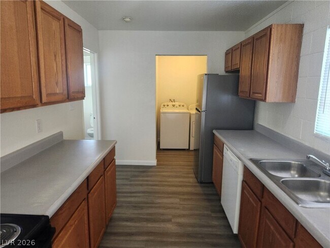 Foto del edificio - 2700 E Basswood Ave
