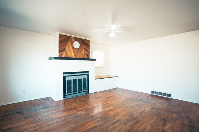 Foto del edificio - 1490 Brady Ave