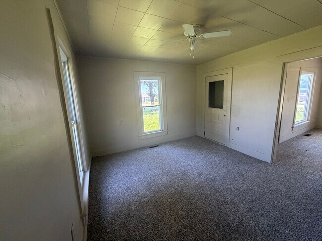 Building Photo - 3 Bedroom 1 Bath Home For Rent