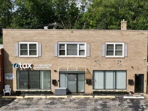 Building Photo - 552 E Northwest Hwy