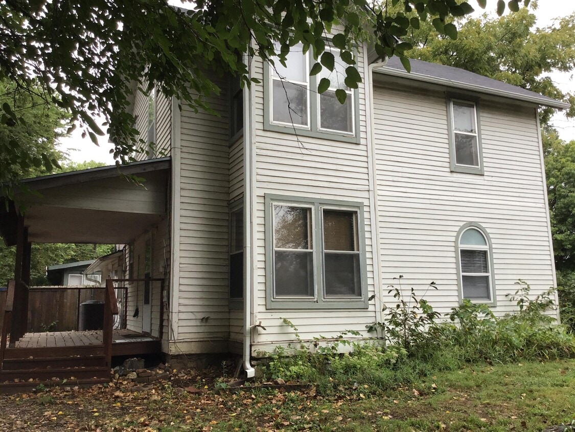 Building Photo - 1043 Delaware St
