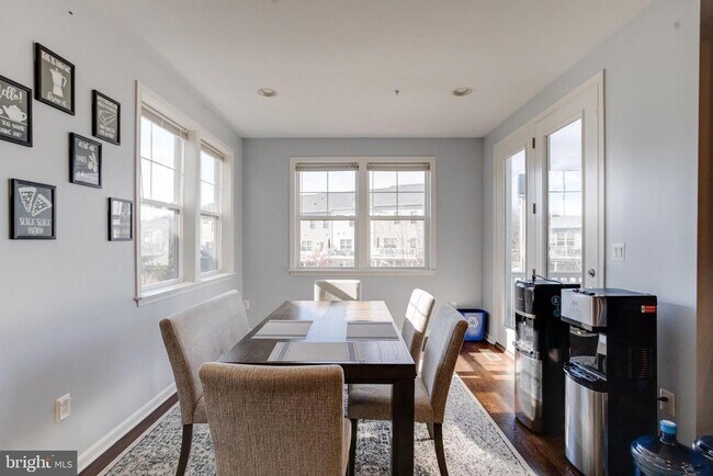 Foto del edificio - 7520 Calais Way