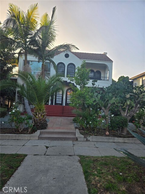 Foto del edificio - 1731 Winona Blvd