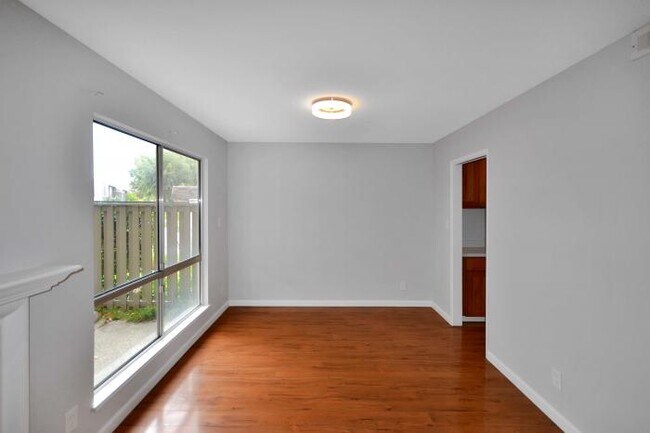 Building Photo - 3 bedroom in Foster City CA 94404