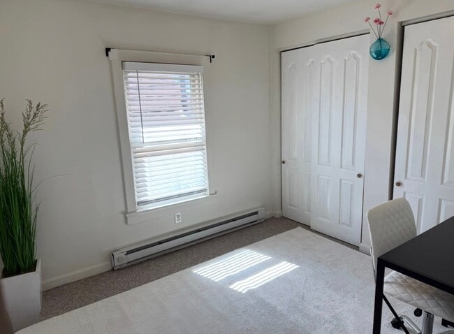 Building Photo - 11 Meadow St