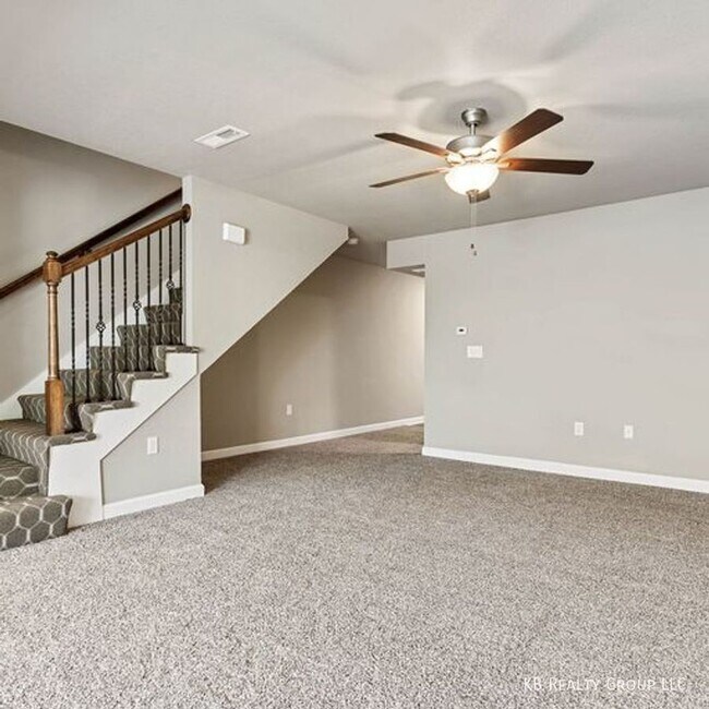 Building Photo - Newer 2 Bed Townhome in Belton w/ First Mo...