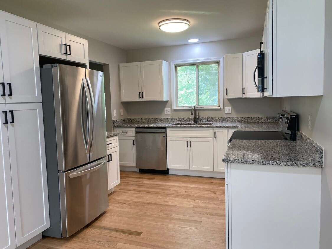 1073 Arthur Dr, Troy, MI 48083 Townhome Rentals in Troy MI