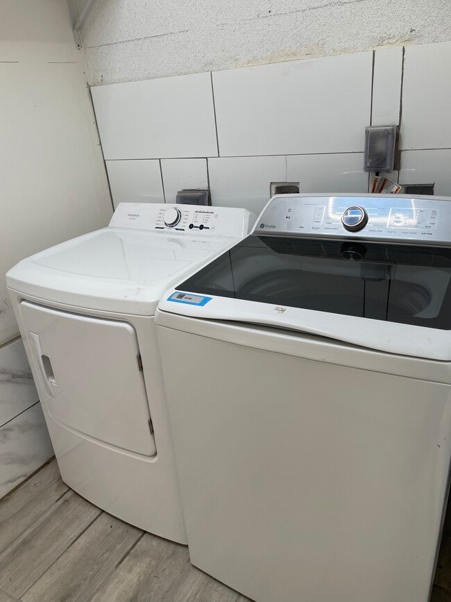 Building Photo - 18821 Erwin St