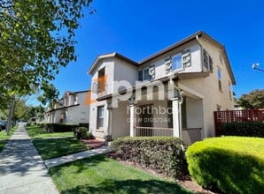Building Photo - 3200 Puffin Cir