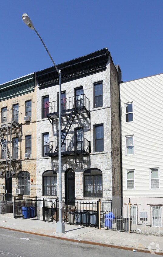 Building Photo - 989 Putnam Ave