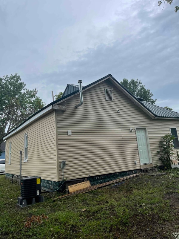 Building Photo - 504 W Hackberry