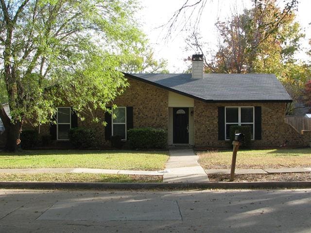 Primary Photo - 2608 Chancellor Dr