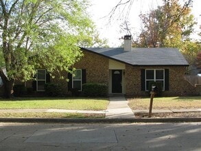 Building Photo - 2608 Chancellor Dr