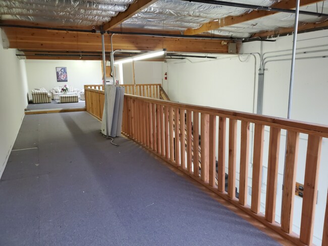 Building Photo - Warehouse with front office