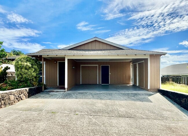 Renovated 4 bedroom 2 bath home in Pearl City - Renovated 4 bedroom 2 bath home in Pearl City