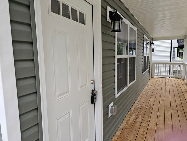 Building Photo - New Construction! 2 Bed/1.5 Bath Near Down...