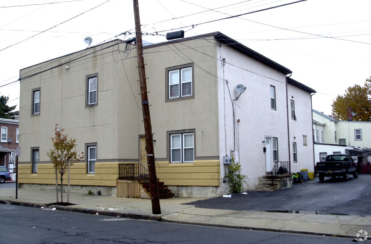 Foto del edificio - 702 Anderson St