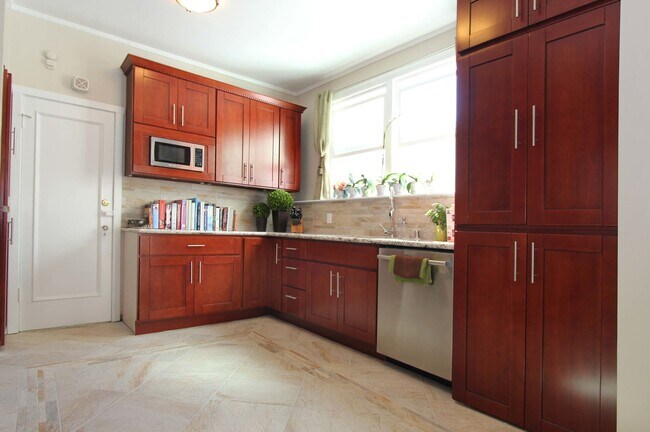 Building Photo - 1875 Pacific Ave