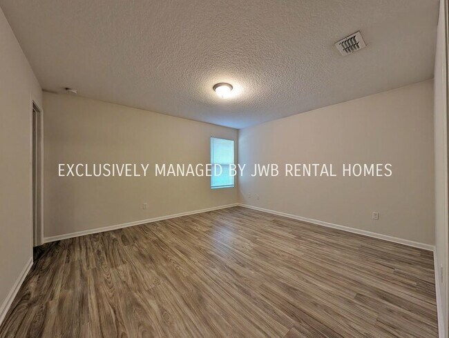 Building Photo - 1037 W 31st St