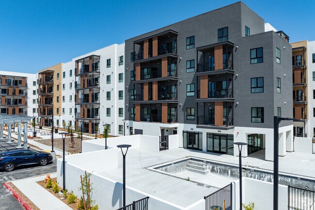 Alternar - Santa Rosa Avenue