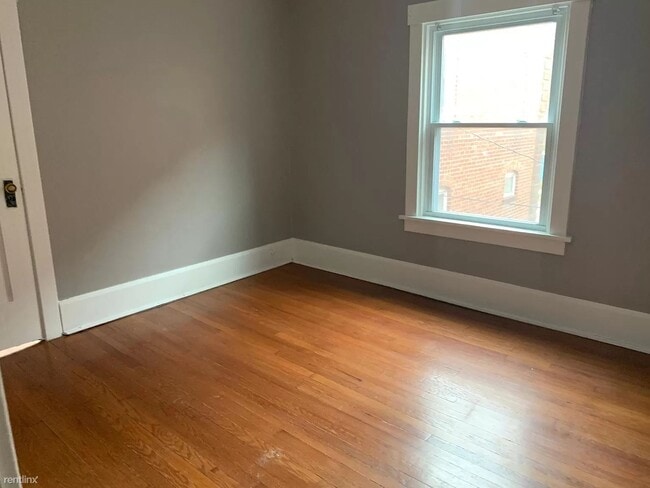 Building Photo - 2 br, 1 bath Townhome - 626 N 33rd St