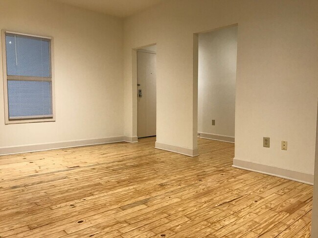 Foto del interior - 692 N High St