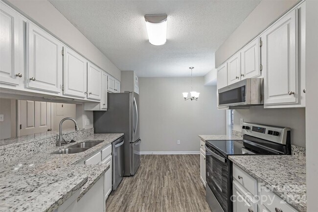 Foto del edificio - 5867 Harris Grove Lane Unit 5867