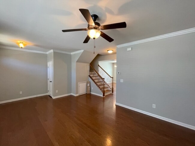 Foto del edificio - A gorgeous townhome available in Kitts Creek