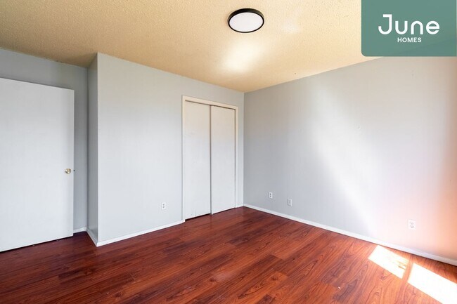 Foto del edificio - ROOM ONLY in 2-bed/2.0-bath Home